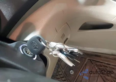 2010 Toyota Highlander Base V6 z USA, uszkodzony, nr VIN 5TDBK3EH1AS001773